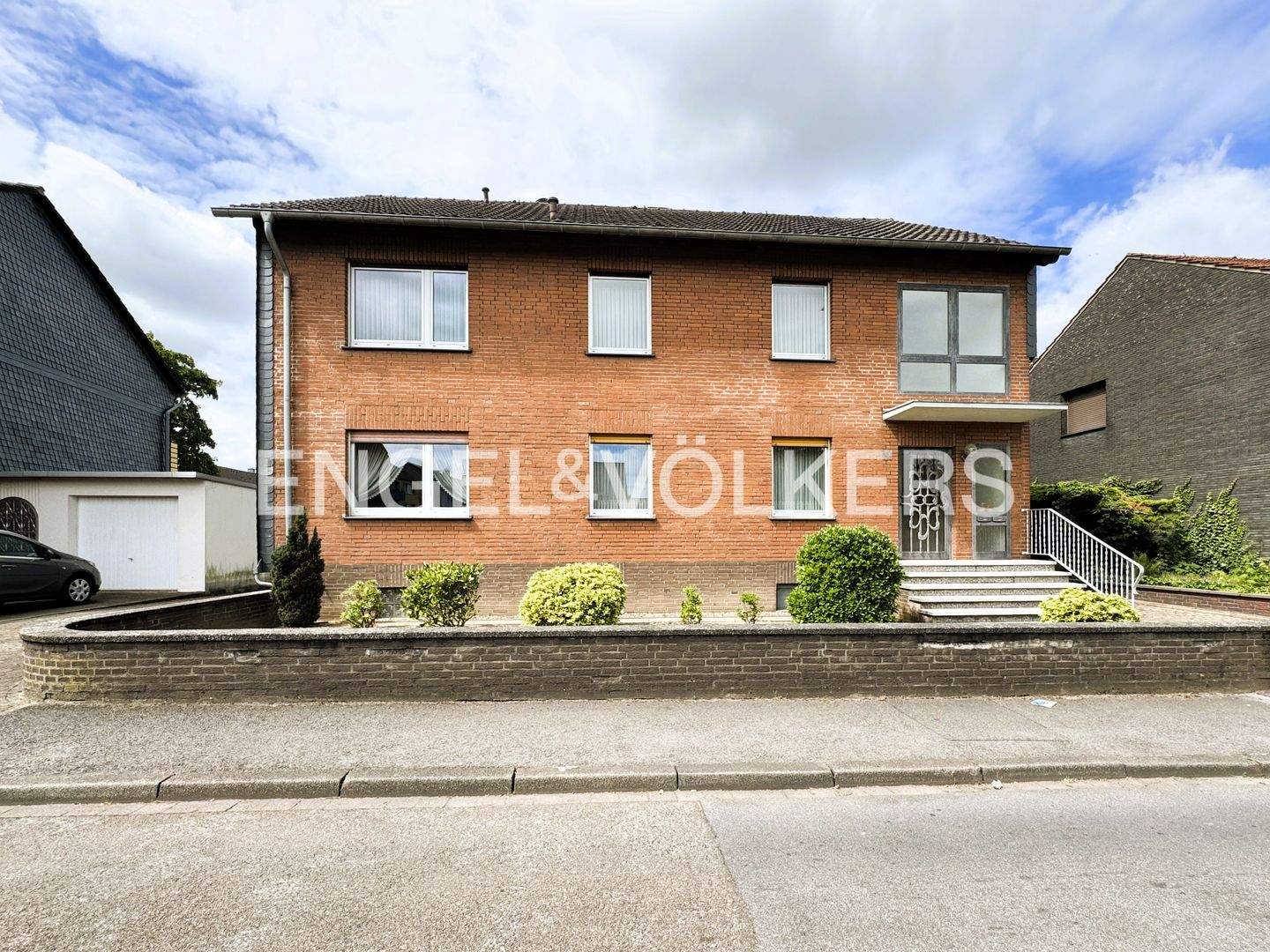 ZFH mit großem Garten, Viel Platz für Mehrgenerationen, Wohnen und Arbeiten.... Was Ihnen auch einfällt