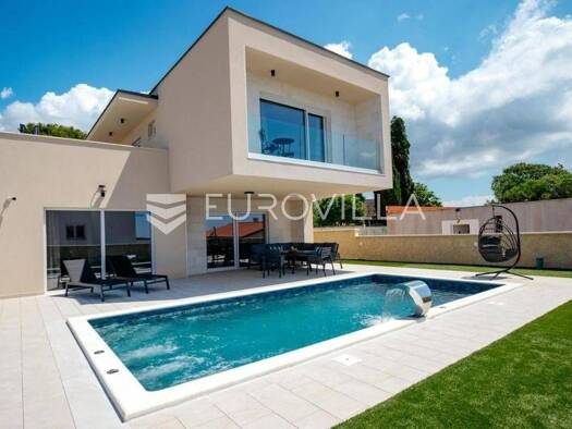 Einfamilienhaus zum Kauf - Erstbezug 830.000 € 3 Zimmer 150 m² Šikići Pula 52100