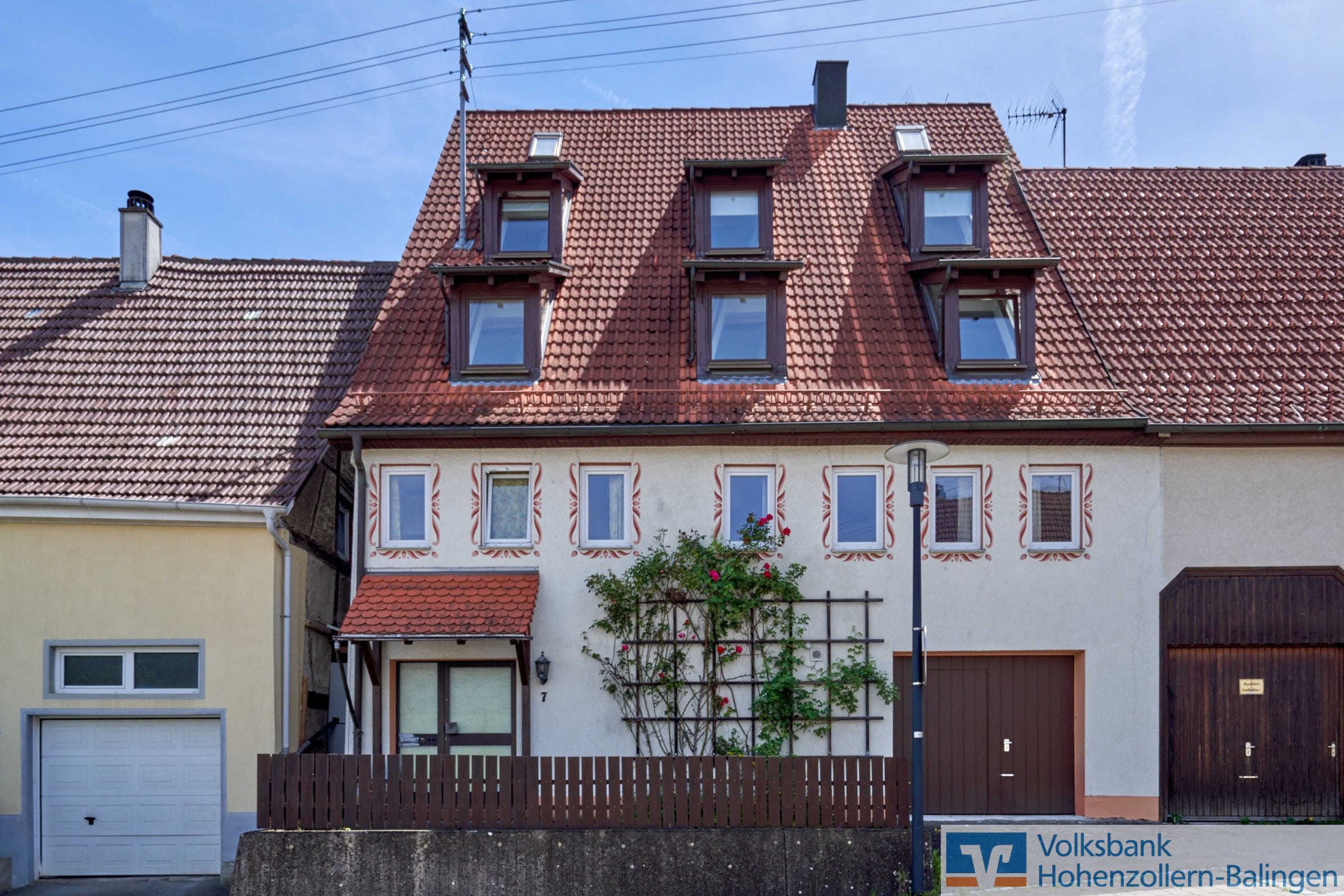 Mehrfamilienhaus zum Kauf 319.000 € 9 Zimmer 245 m²<br/>Wohnfläche 707 m²<br/>Grundstück Zillhausen Balingen 72336