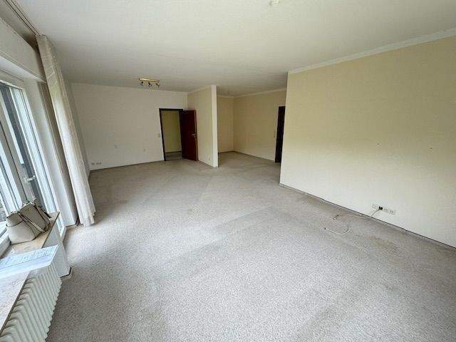 Immobilie in Bad Pyrmont - Bungalow auf einer Ebene im sonnigen Ortsteil von Bad Pyrmont -Thal- Garten, Terrasse, Garage, EBK und Platz....... - Bild 1