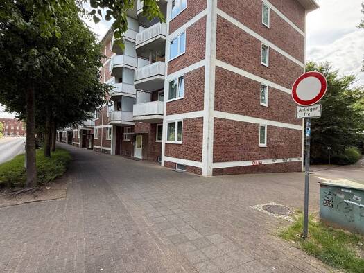 Wohnung zur Miete 590 € 3 Zimmer 68,3 m² 3. Geschoss frei ab 01.01.2027 Herzog-Adolf-Straße 14 Husum Husum 25813