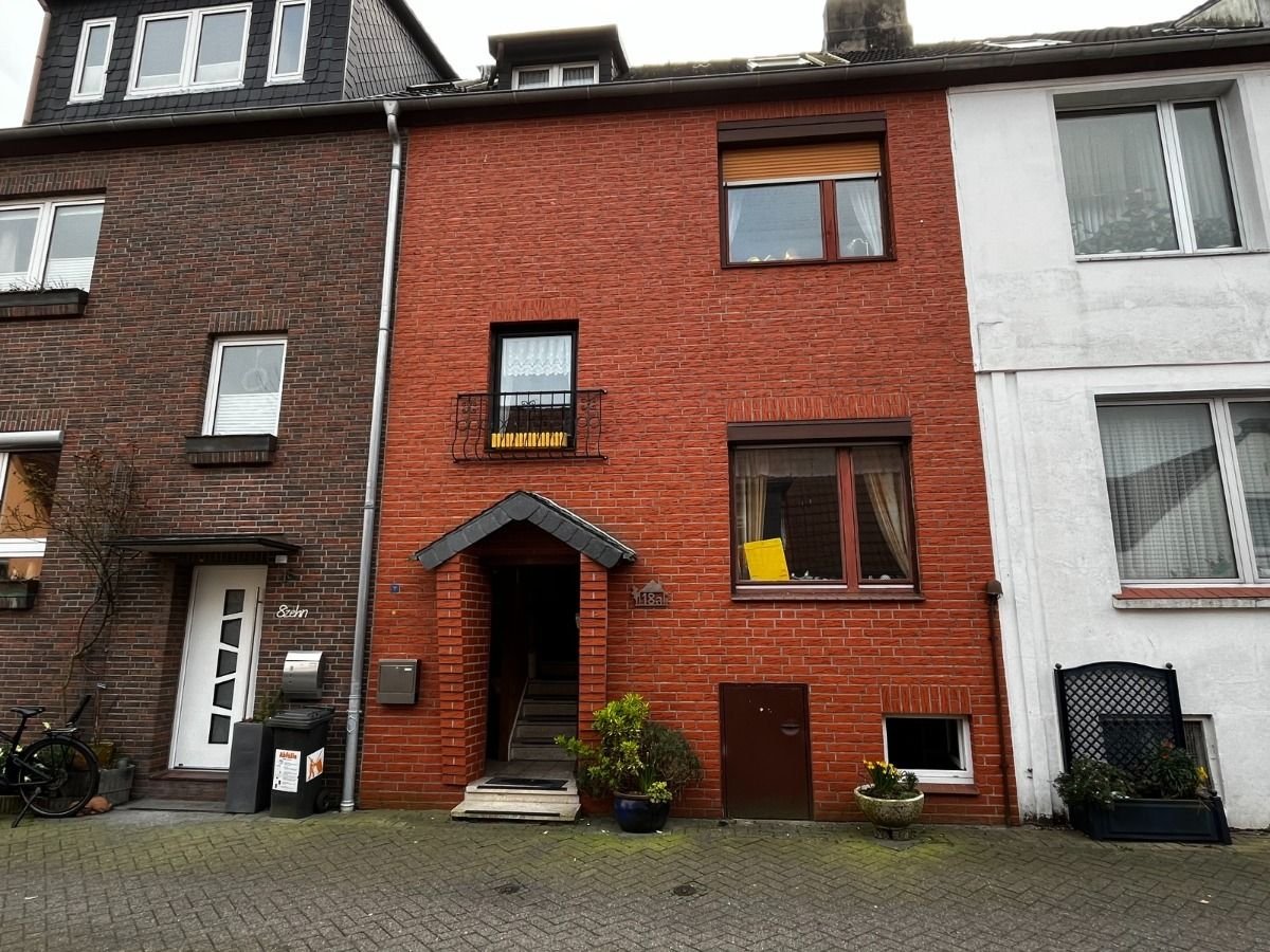 Reihenmittelhaus zum Kauf 115.000 € 5 Zimmer 95 m²<br/>Wohnfläche 79 m²<br/>Grundstück Heppens Wilhelmshaven 26384