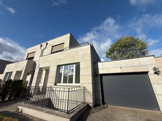 Doppelhaushälfte zur Miete 8.000 € 7,5 Zimmer 320 m² 600 m² Grundstück frei ab sofort Büderich Meerbusch 40667