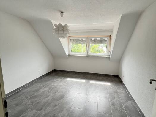 Maisonette zur Miete 1.200 € 3 Zimmer 67 m² Geschoss 3/3 frei ab sofort Obertürkheim Stuttgart 70329