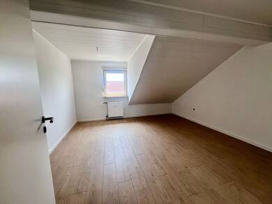 Wohnung zur Miete 800 € 2 Zimmer 58 m² Dachgeschoss frei ab sofort Neulußheim 68809