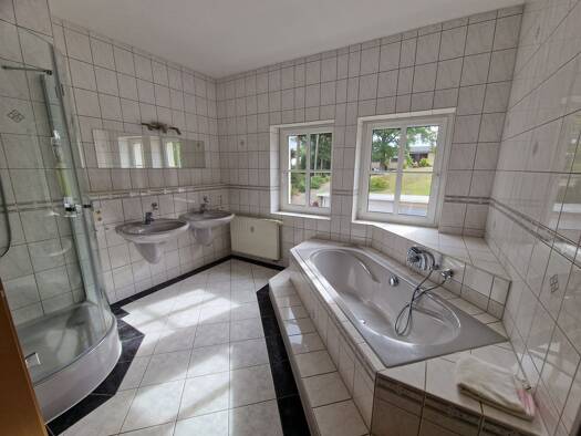 Mehrfamilienhaus zum Kauf 470.000 € 9 Zimmer 320 m² 1.290 m² Grundstück Westend Plauen 08523
