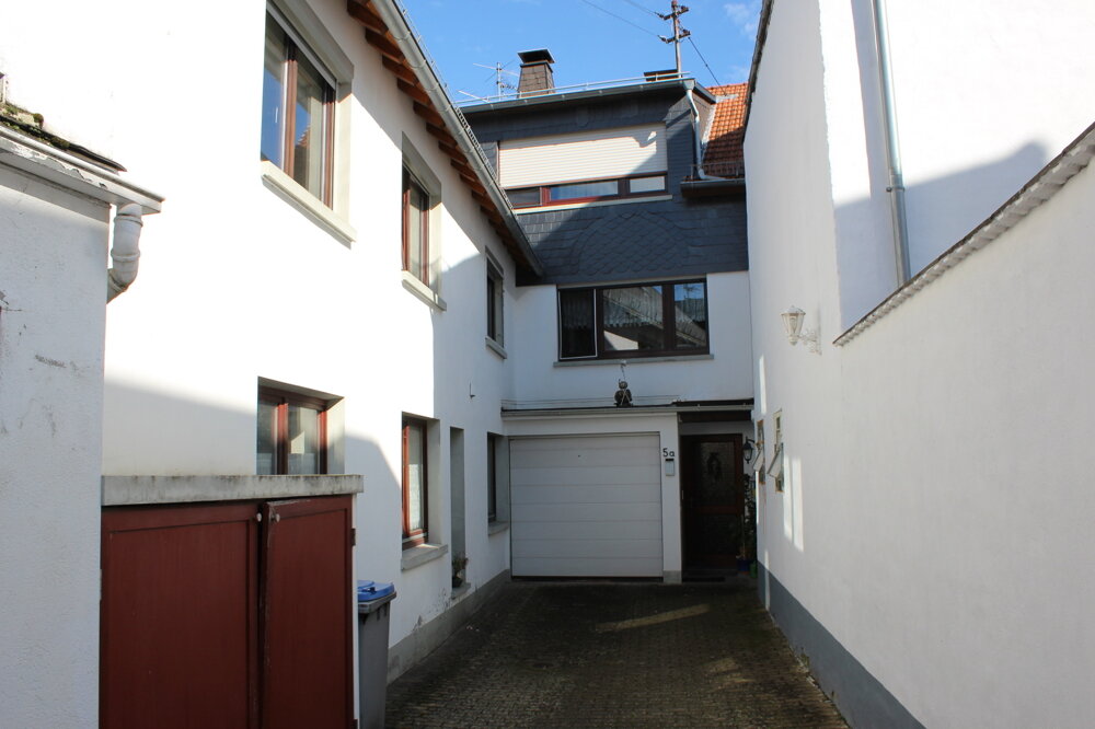 Mehrfamilienhaus zum Kauf 220.000 € 10 Zimmer 260 m²<br/>Wohnfläche 316 m²<br/>Grundstück Singhofen 56379