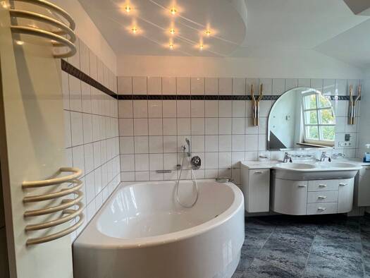 Wohnung zur Miete 1.300 € 3 Zimmer 131 m² Geschoss 1/2 frei ab sofort Reichelsheim 61203