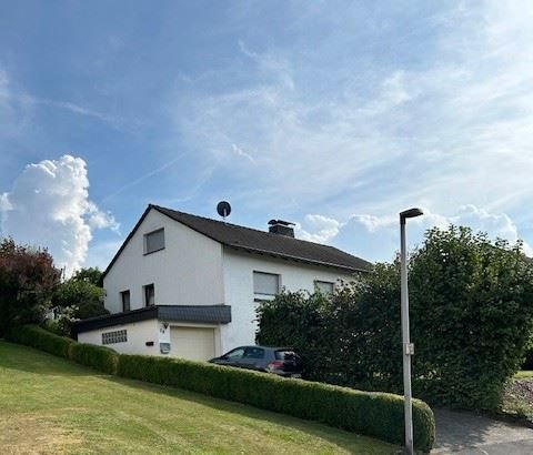 Einfamilienhaus zum Kauf 295.000 € 7 Zimmer 138,9 m²<br/>Wohnfläche 765 m²<br/>Grundstück 01.02.2025<br/>Verfügbarkeit Elbersdorf Spangenberg 34286