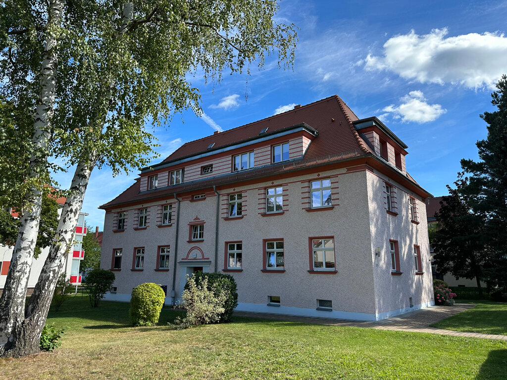 Mehrfamilienhaus zum Kauf als Kapitalanlage geeignet 1.270.000 € 16 Zimmer 423,8 m²<br/>Wohnfläche 1.390 m²<br/>Grundstück Beethovenstraße 27 Heidenau 01809