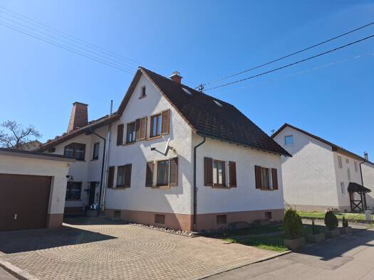 Doppelhaushälfte zum Kauf provisionsfrei 280.000 € 5 Zimmer 100 m² 294 m² Grundstück Schwerzen Wutöschingen 79793