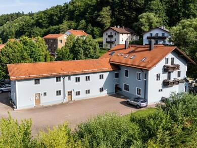 Mehrfamilienhaus zum Kauf als Kapitalanlage geeignet 1.800.000 € 23 Zimmer 572,8 m² 1.361 m² Grundstück Hauptstraße 53 Marienstein Waakirchen 83666