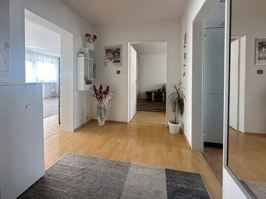 Wohnung zum Kauf 200.000 € 2 Zimmer 64 m² 2. Geschoss Neutraubling 93073