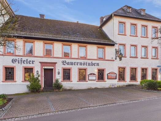 Haus zum Kauf 111.000 € 549,8 m² 823 m² Grundstück Kurfürstenstraße 64 Manderscheid 54531