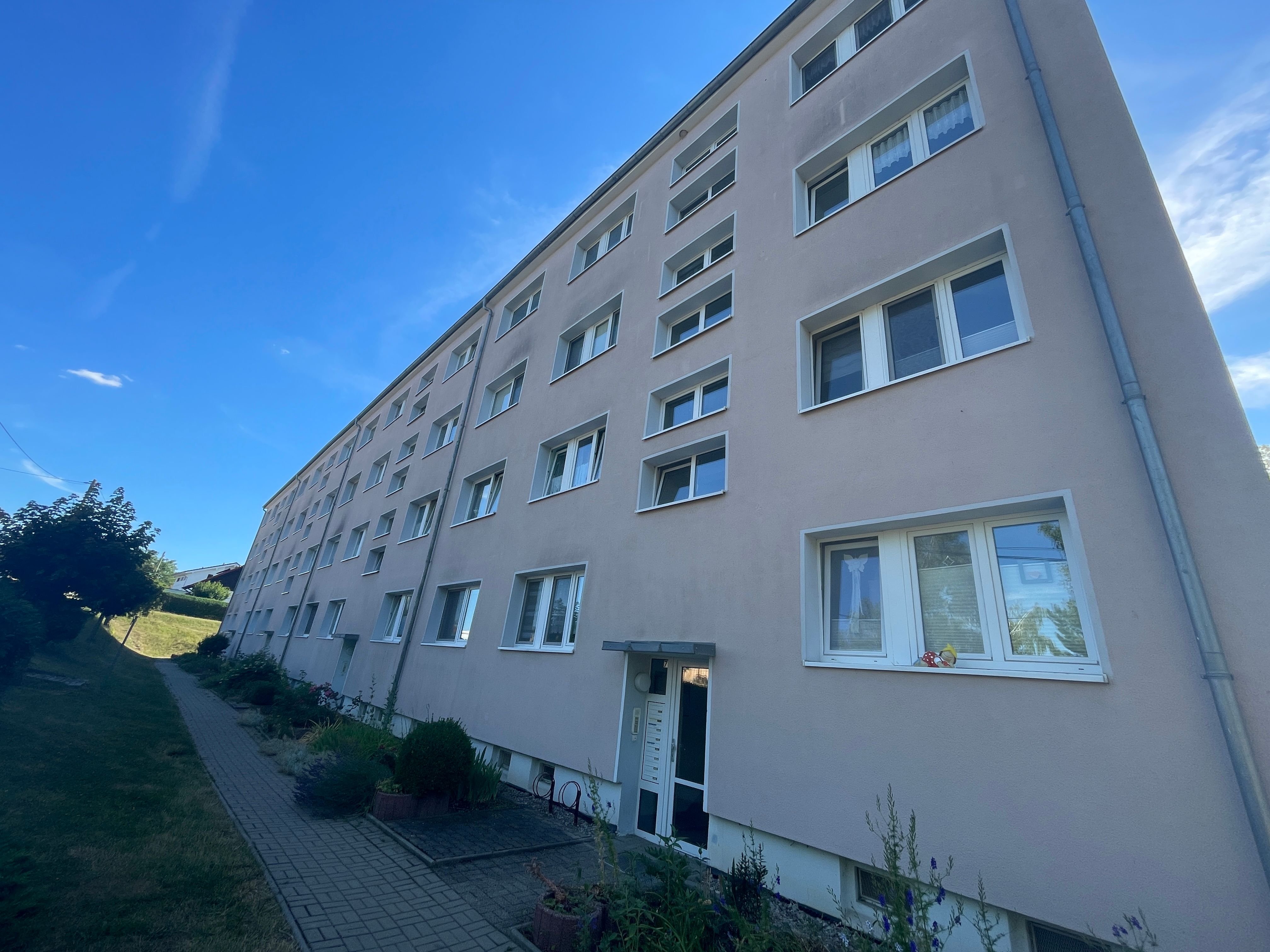 Wohnung zum Kauf als Kapitalanlage geeignet 90.000 € 5 Zimmer 95 m²<br/>Wohnfläche Erfurterstraße 21 Mönchenholzhausen Mönchenholzhausen 99198