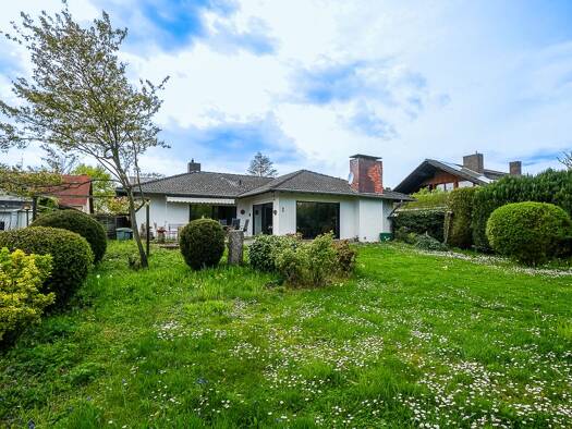 Bungalow zum Kauf provisionsfrei 599.000 € 6 Zimmer 200 m² 935 m² Grundstück Gau-Bischofsheim 55296