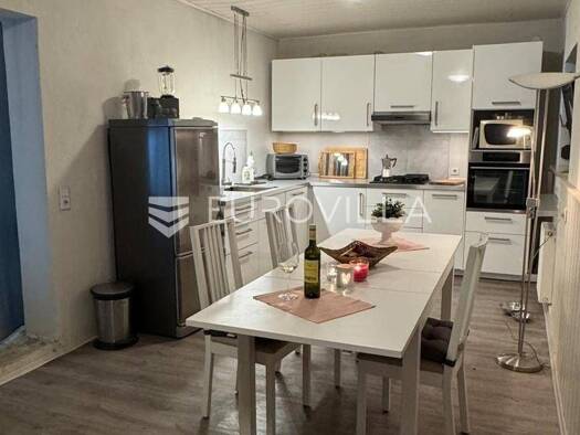 Haus zum Kauf 325.000 € 4 Zimmer 330 m² Plesivica Jastrebarsko