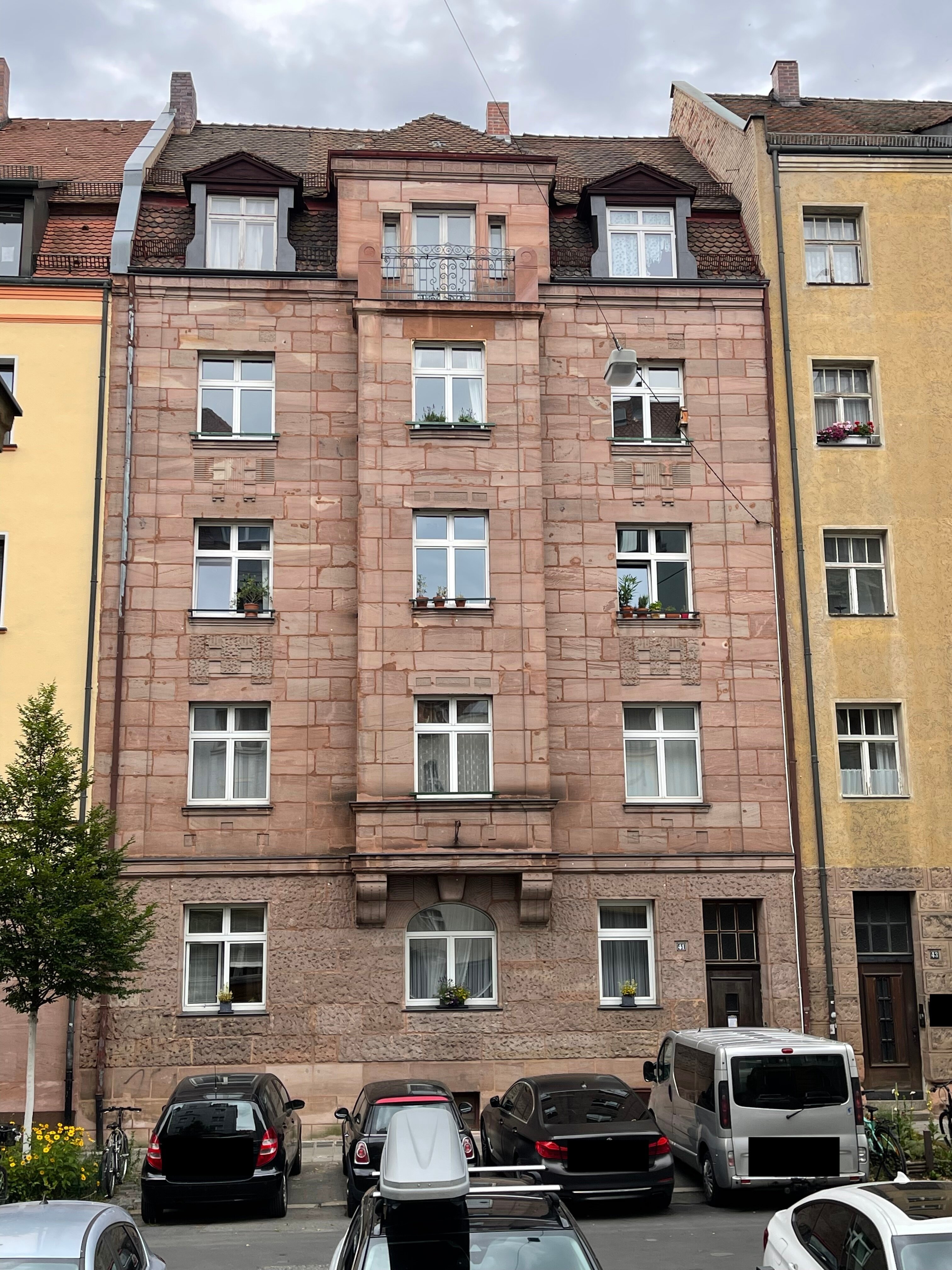 Mehrfamilienhaus zum Kauf provisionsfrei 2.200.000 € 28 Zimmer 578 m²<br/>Wohnfläche 268 m²<br/>Grundstück Uhlandstraße Nürnberg 90408