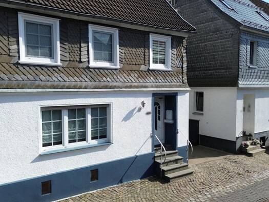 Doppelhaushälfte zum Kauf 229.000 € 5 Zimmer 130 m² 182 m² Grundstück Drolshagen 57489