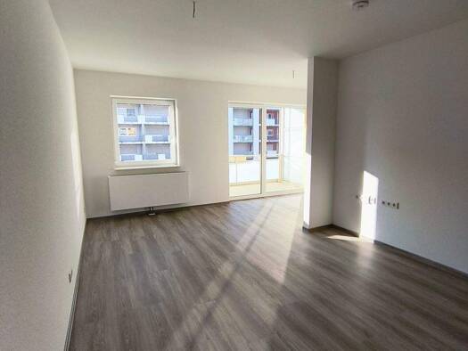 Wohnung zur Miete 568 € 3 Zimmer 66,8 m² frei ab sofort Rosa-Luxemburg-Straße 23 Pößneck,Stadt Pößneck 07381