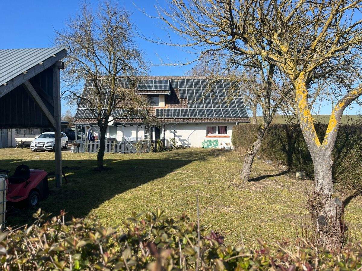 Immobilie in Lindenberg im Allgäu - Einzellage: Einfamilienhaus - Nebengebäude - Solaranlage mit 30 KWp und hoher Einspeisevergütung.... - Bild 1