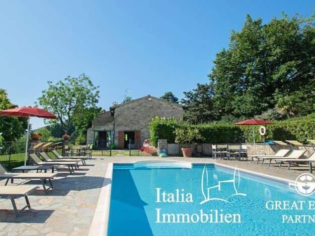 Bauernhaus zum Kauf 1.100.000 € 17 Zimmer 300 m² 29.000 m² Grundstück Castel Focognano 52016