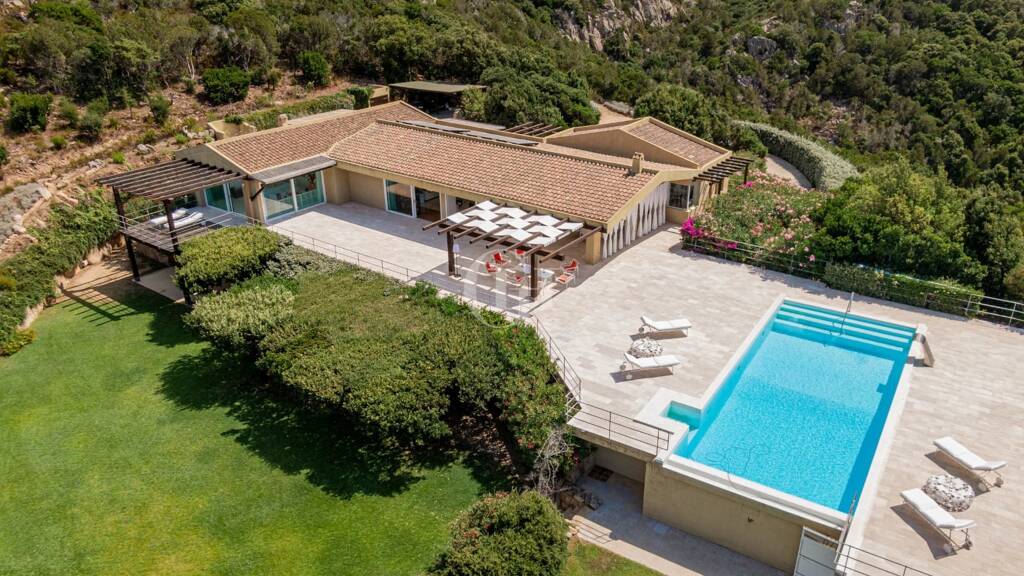 Villa zum Kauf 9 Zimmer 219 m² 40.000 m² Grundstück Arzachena 07021