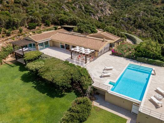 Villa zum Kauf 9 Zimmer 219 m² 40.000 m² Grundstück Alzachèna/Arzachena 07021