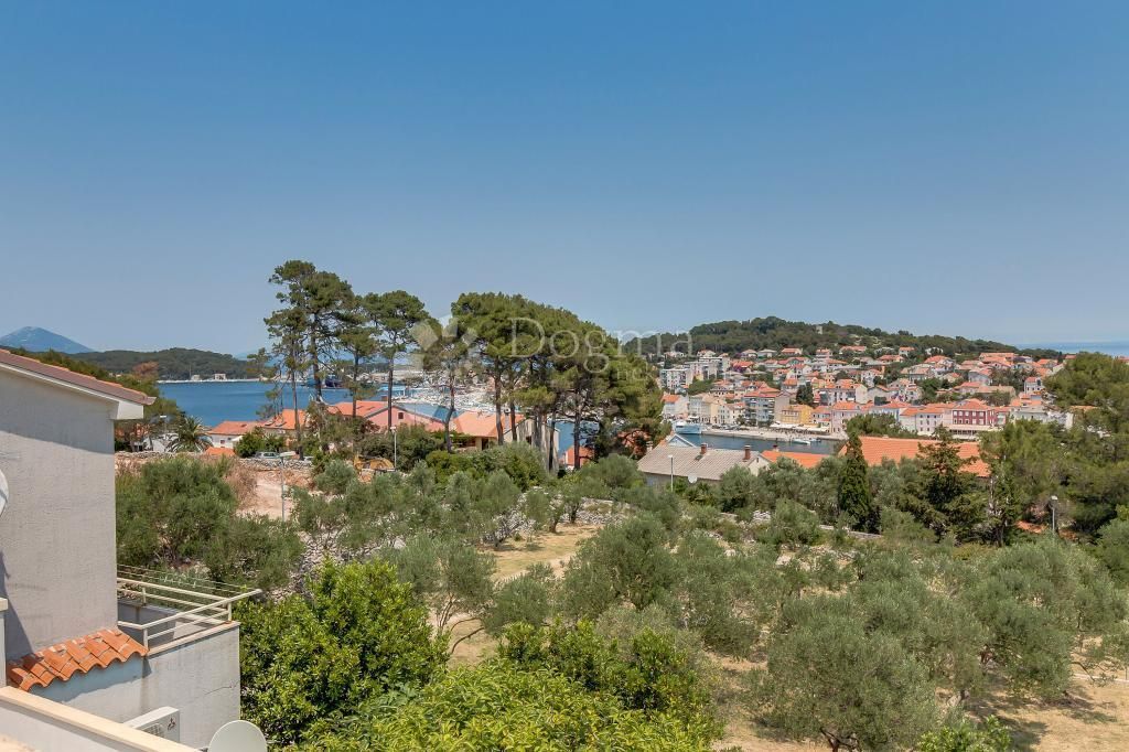 Haus zum Kauf 2.400.000 € 19 Zimmer 825 m²<br/>Wohnfläche 1.600 m²<br/>Grundstück Mali Losinj center 51550