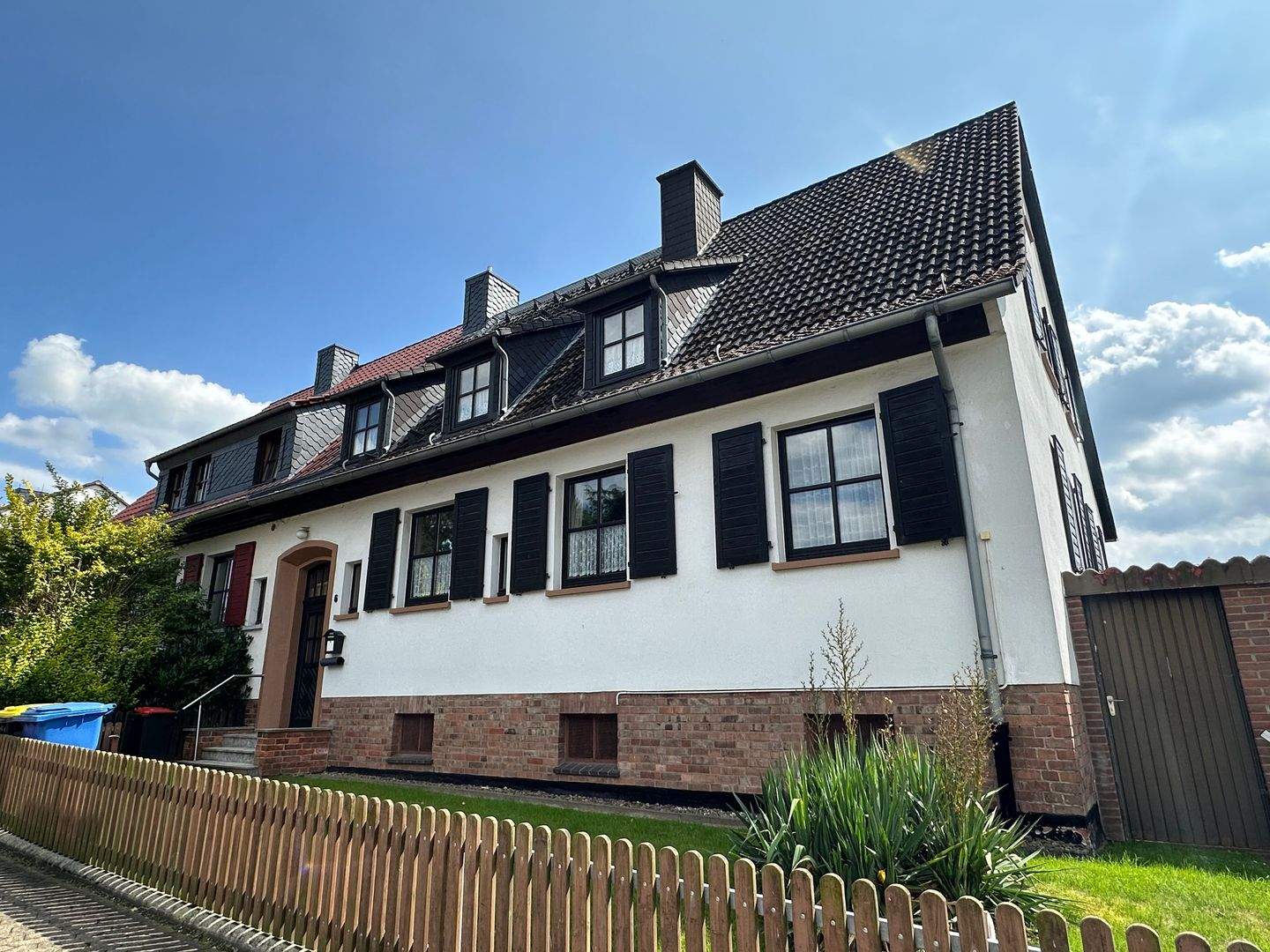 Immobilie in Bovenden - Charmantes Haus mit Einliegerwohnung, Südterrasse & 2 Garagen – ruhig nahe Göttingen - Bild 0