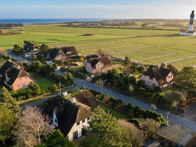 Doppelhaushälfte zum Kauf 4.150.000 € 9 Zimmer 208 m² 1.369 m² Grundstück Kampen (Sylt) 25999
