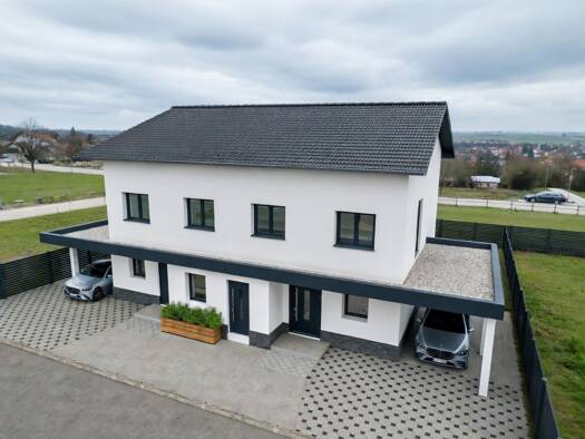 Doppelhaushälfte zum Kauf - Erstbezug 550.000 € 7 Zimmer 160 m² 250 m² Grundstück frei ab 01.07.2026 Salching 94330