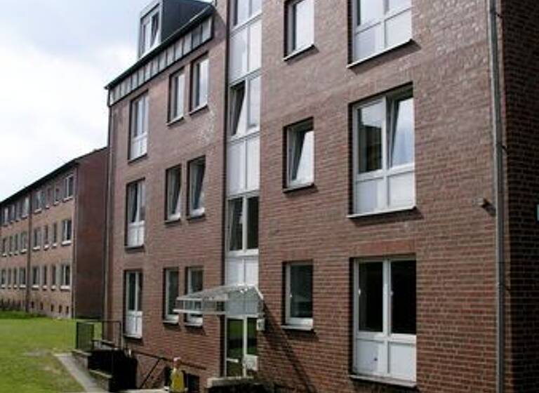 Wohnung zur Miete 459 € 1 Zimmer 36 m²<br/>Wohnfläche Dachgeschoss, 3.<br/>Geschoss 01.07.2025<br/>Verfügbarkeit Rahlstedt Hamburg 22147