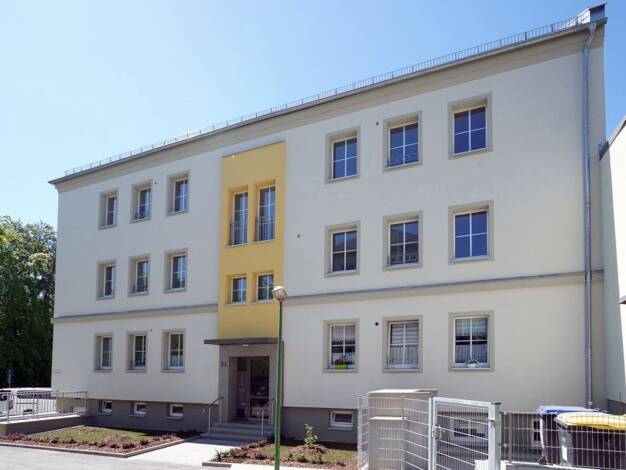 Wohnung zur Miete 286 € 2 Zimmer 48,2 m² EG frei ab 01.11.2026 Forststraße 84 Stadtmitte Plauen 08525