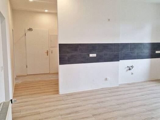 Wohnung zur Miete 670 € 5 Zimmer 112 m² EG frei ab sofort Heinrich-Heine-Str. 12 Hartha 04746