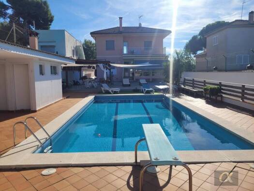 Chalet zum Kauf 890.000 € 5 Zimmer 283 m² 637 m² Grundstück Badalona 08916