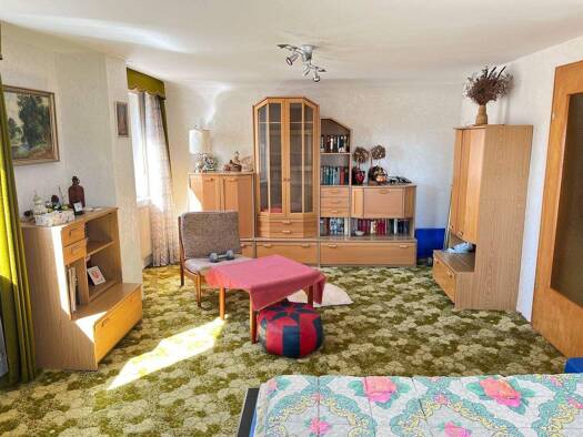 Mehrfamilienhaus zum Kauf 189.000 € 9 Zimmer 195 m² 1.455 m² Grundstück frei ab sofort Hossingen Meßstetten 72469