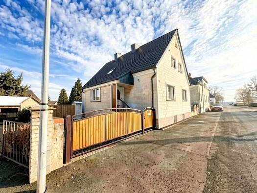 Einfamilienhaus zum Kauf 179.000 € 4 Zimmer 130 m² 550 m² Grundstück Lindenbergstr. 11 Altenhausen 39343