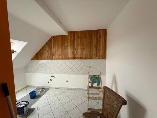 Wohnung zur Miete 410 € 3 Zimmer 81,2 m² 4 Geschosse frei ab sofort Zeitz 06712