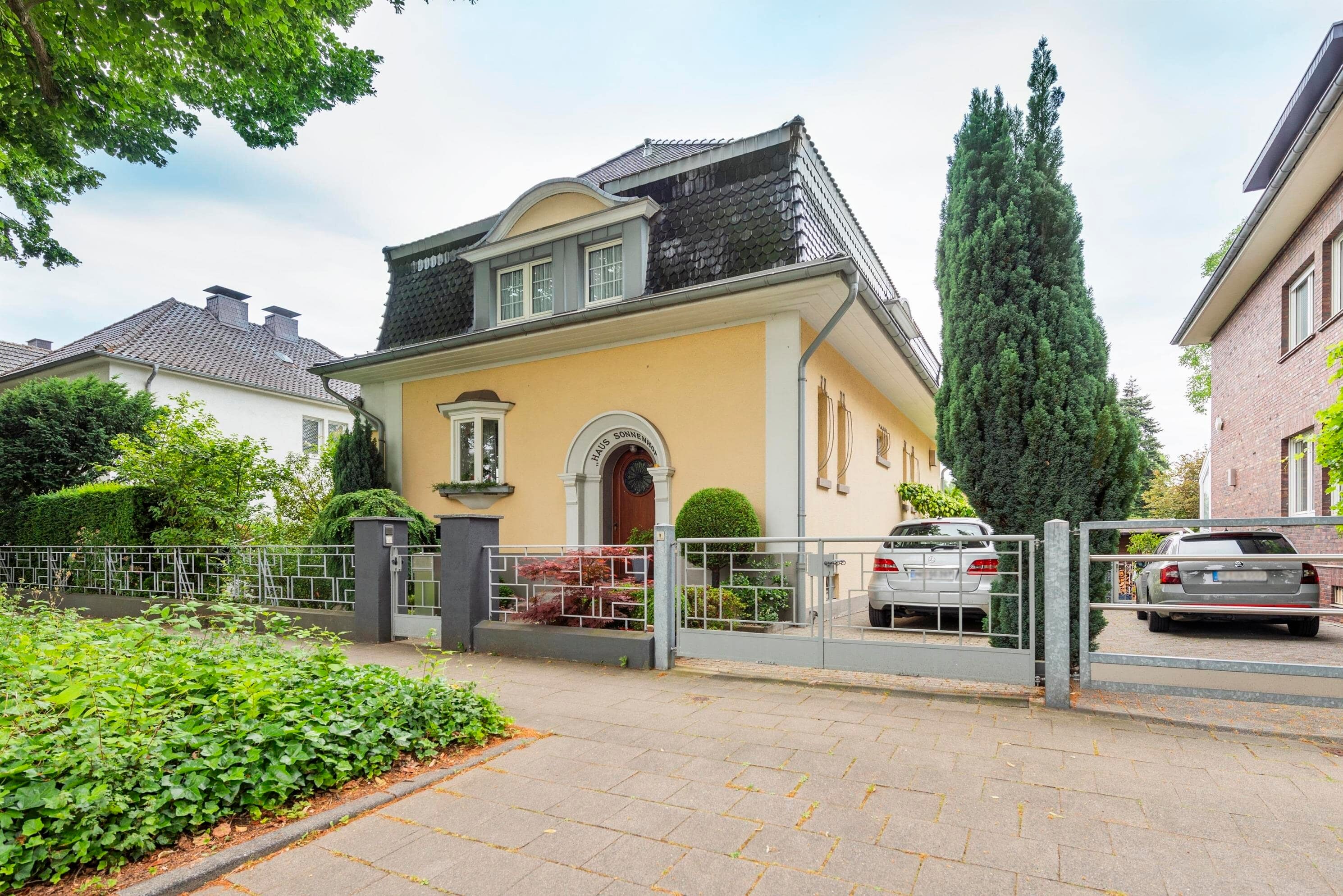 Villa zum Kauf 899.000 € 5 Zimmer 185,4 m²<br/>Wohnfläche 800 m²<br/>Grundstück Stadtmitte Grevenbroich 41515