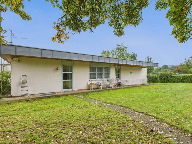 Bungalow zum Kauf 699.000 € 14 Zimmer 210 m² 1.956 m² Grundstück frei ab sofort Waldstetten Waldstetten 73550