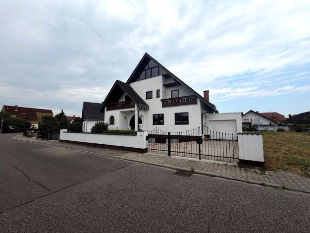Einfamilienhaus zum Kauf provisionsfrei 489.000 € 10 Zimmer 220 m² 573 m² Grundstück Kirchfeldring 21 Altlußheim 68804