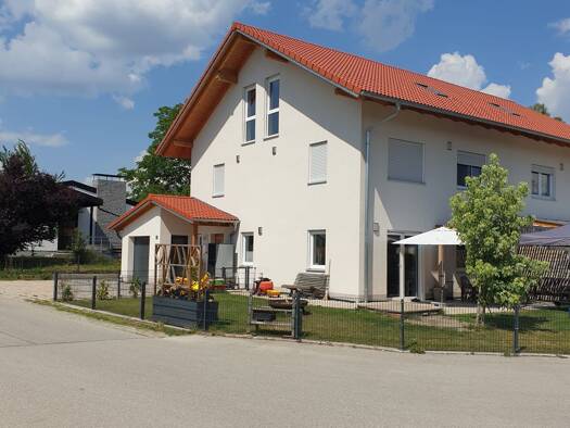 Doppelhaushälfte zur Miete 1.800 € 7 Zimmer 170 m² frei ab 15.09.2026 Ampfing 84539