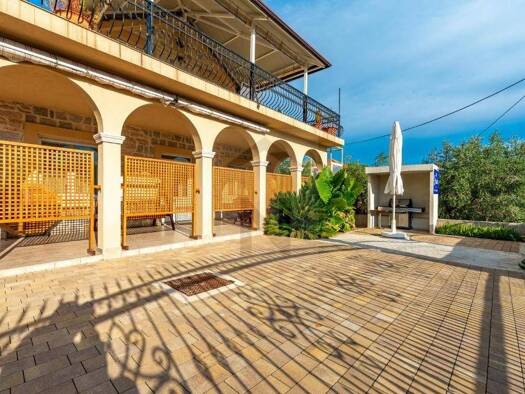 Einfamilienhaus zur Miete 3.000 € 4 Zimmer 210 m² Preko 23275