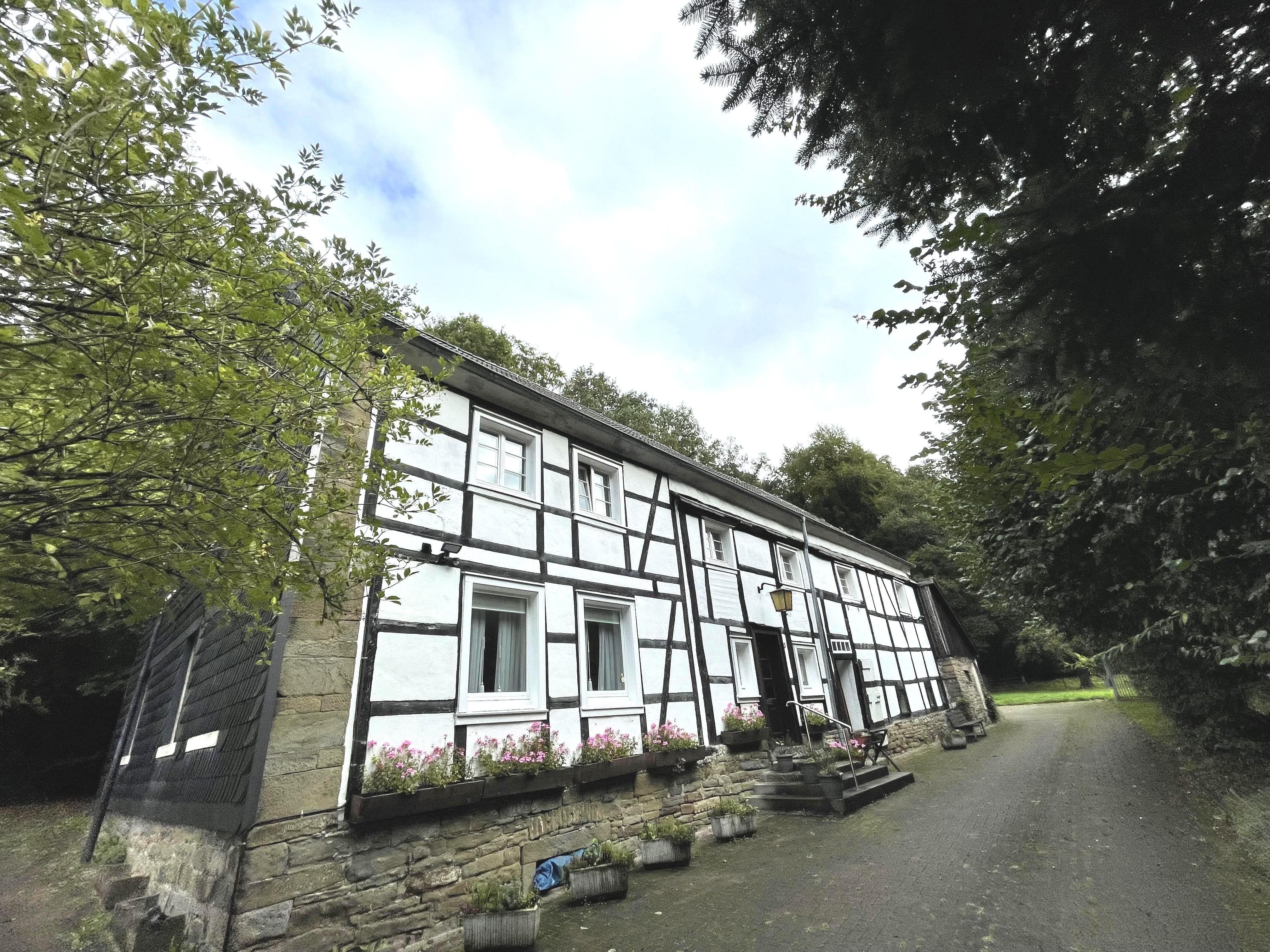 Mehrfamilienhaus zum Kauf 441.000 € 10 Zimmer 235,7 m²<br/>Wohnfläche 1.427 m²<br/>Grundstück Niedersprockhövel Sprockhövel 45549