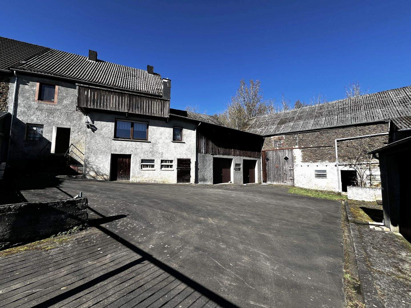 Immobilie in Oberstadtfeld - NÜRBURGRING !!! Bauernhaus *Einfamilienhaus * Oberstadtfeld * Daun * Hillesheim *Tierhaltung* Scheune*Stall* Nahe A1/B421** EFH/MFH/ZWH * Büro * Praxi - Bild 0