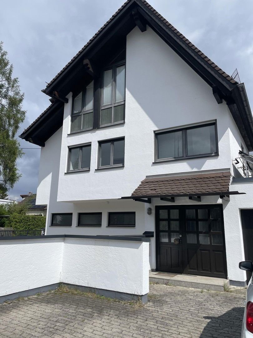 Mehrfamilienhaus zum Kauf provisionsfrei 1.590.000 € 10 Zimmer 239 m²<br/>Wohnfläche 383 m²<br/>Grundstück Jägerstr. 5b Unterhaching 82008