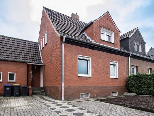 Reihenmittelhaus zum Kauf 199.999 € 4 Zimmer 93 m² 652 m² Grundstück frei ab sofort Friedrichsfeld Voerde 46562