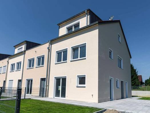Reihenmittelhaus zum Kauf - Erstbezug provisionsfrei 690.000 € 5 Zimmer 160 m² 186 m² Grundstück frei ab sofort Klingen Aichach 86551