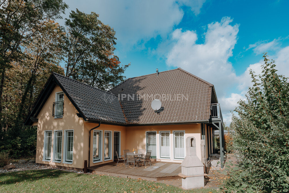 Mehrfamilienhaus zum Kauf 1.150.000 € 6 Zimmer 208,5 m²<br/>Wohnfläche 972 m²<br/>Grundstück Wustrow 18347